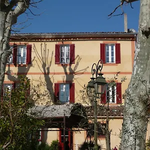 Hotel De, Correns